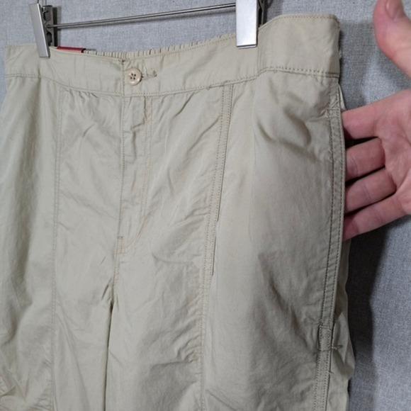 NWT Levi's Women's Baggy Parachute Pants White Pepper Tan XL - Picture 5 of 15